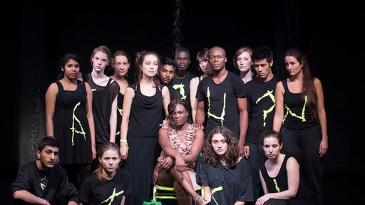 Angekommen - Tanztheater mit unbegleiteten jugendlichen Flüchtlingen im Schauspielhaus Bochum